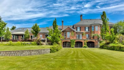 We only endorse brands that possess a license from recognized international authorities or national regulators.